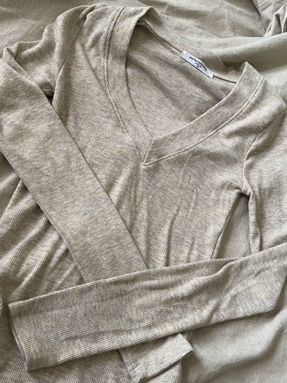 Perfectwhitetee Viola V-Neck Rib Long Sleeve in Heather Oat XS - Picture 3 of 4